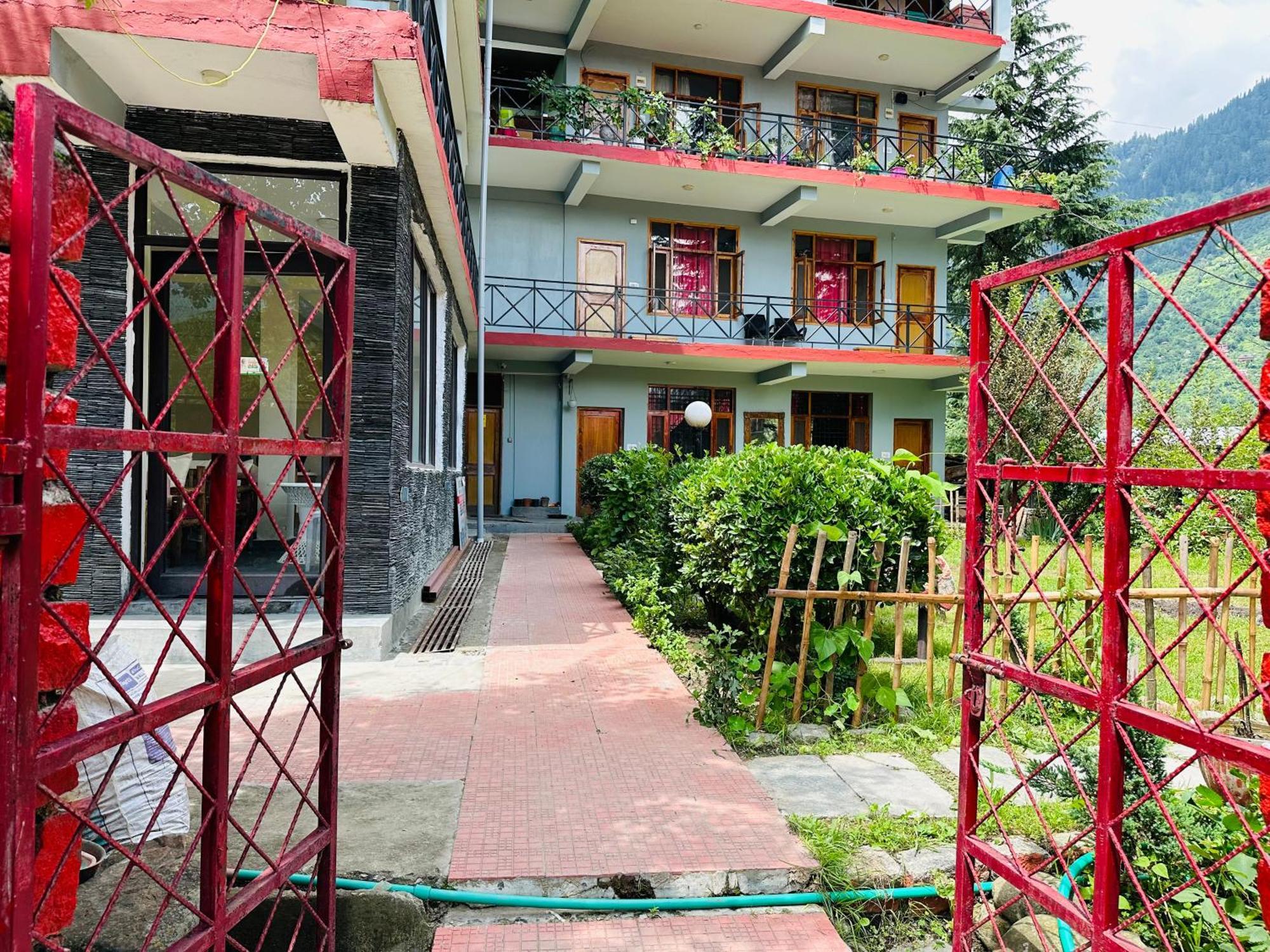 Red House Cafe And Inn Manali  Exterior photo