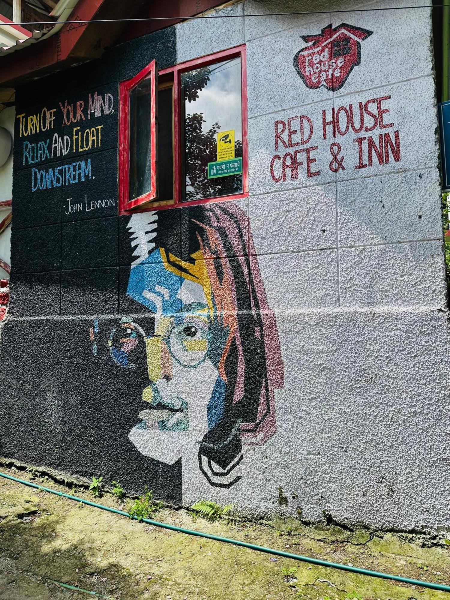 Red House Cafe And Inn Manali  Exterior photo