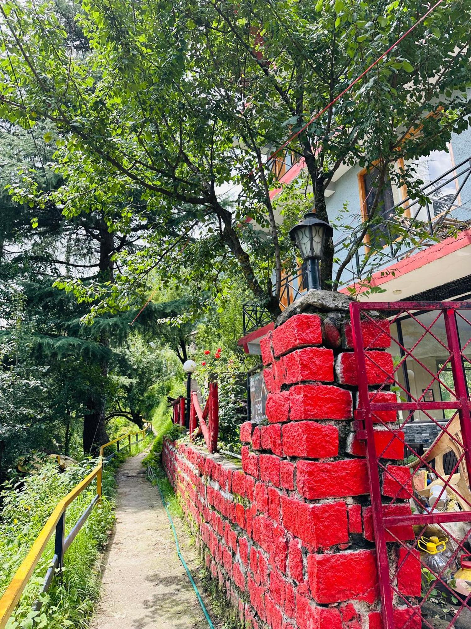 Red House Cafe And Inn Manali  Exterior photo