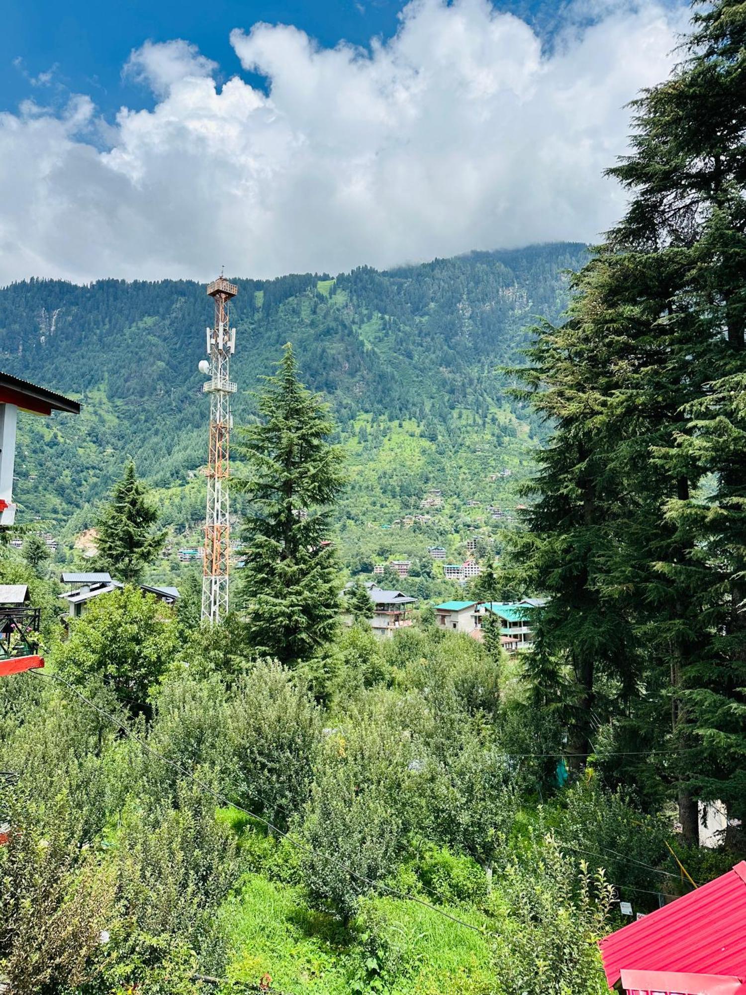 Red House Cafe And Inn Manali  Exterior photo