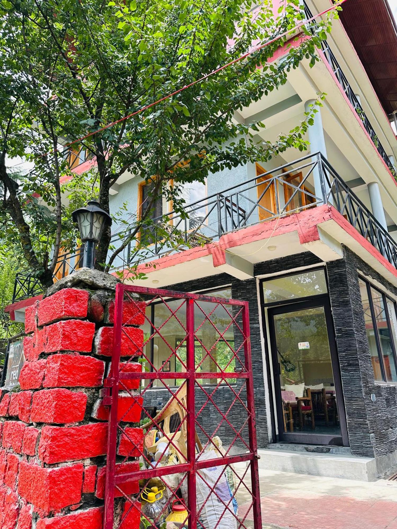 Red House Cafe And Inn Manali  Exterior photo